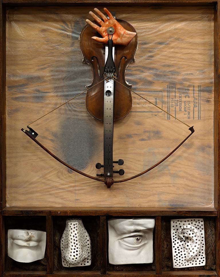 梅丁衍隨作品附信，解釋作品如何安裝。梅丁衍作品〈為什小提琴殺了琴師〉99×79.8×10.2公分