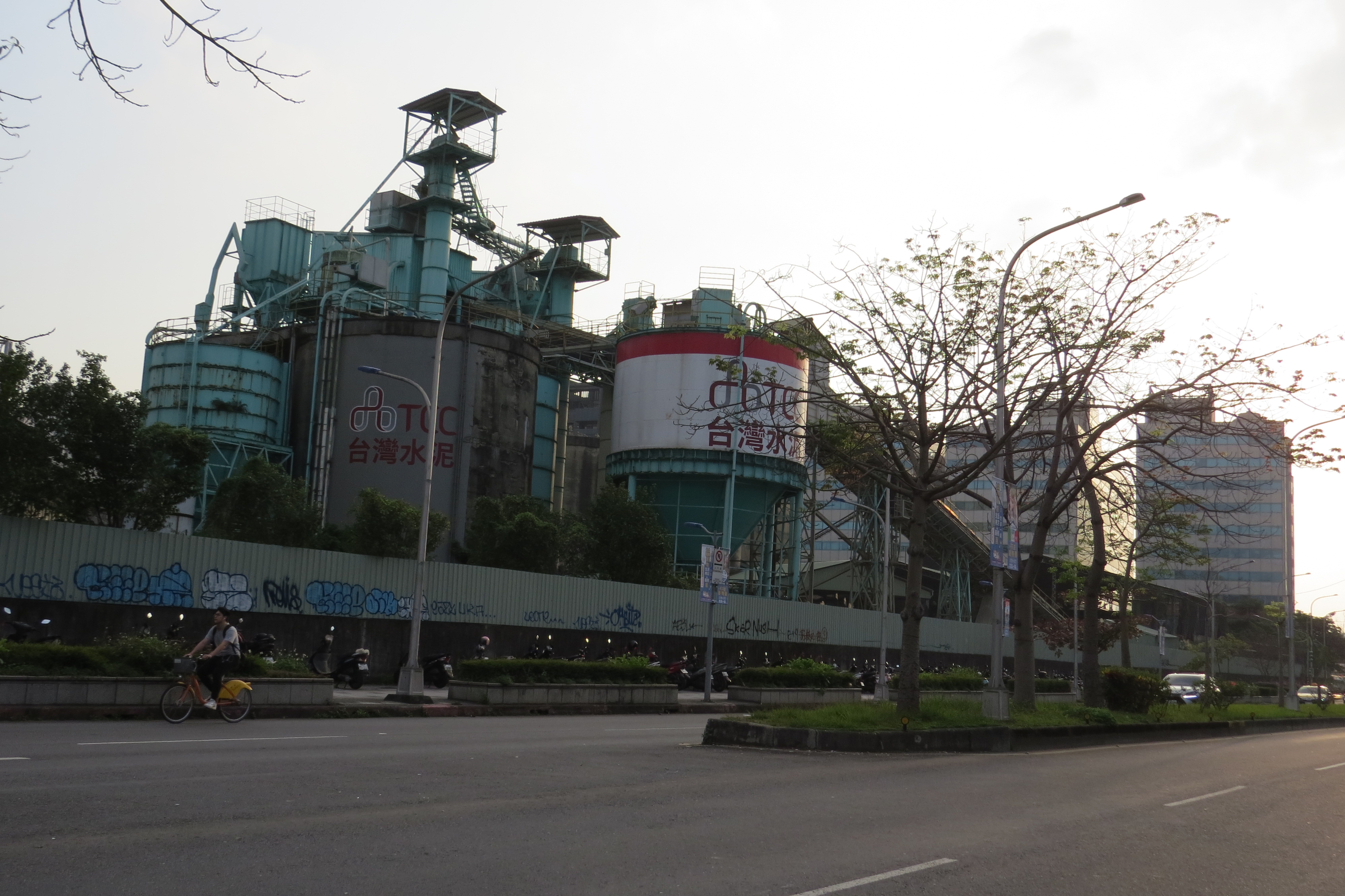 塔塔悠周圍工廠產業發展