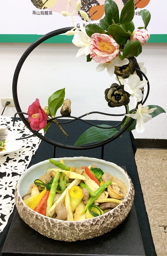 特色茶餐9─季節時蔬佐山茶雙醬