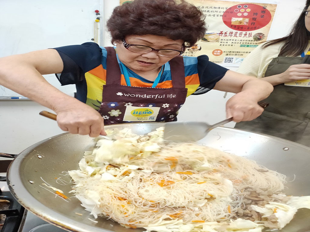 庶民料理達人李吳春桃炒米粉