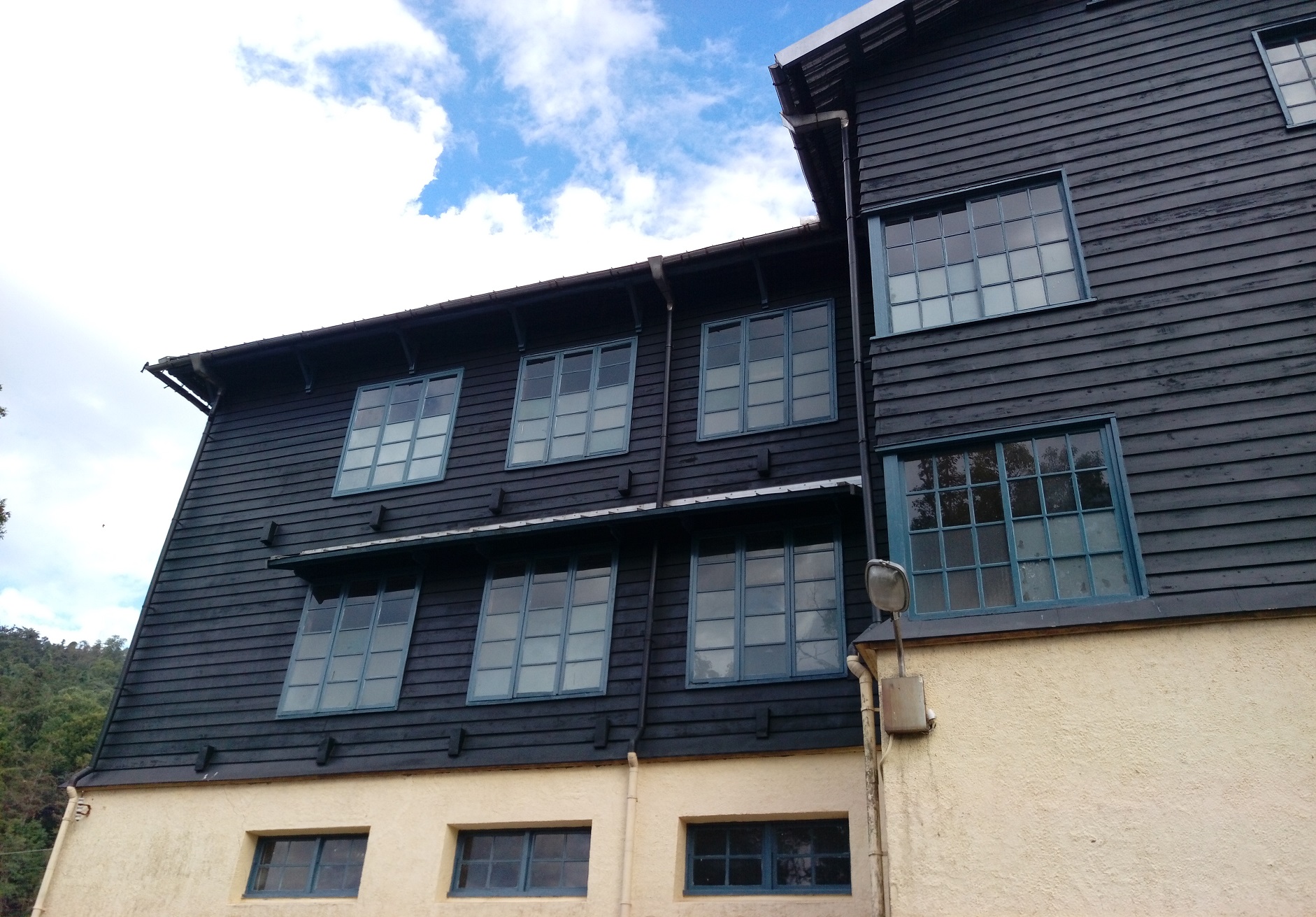 跟茶改場魚池分場紅茶工廠、氣象室、總務會計宿舍之建築檢修工程實記有關的相片,共4張