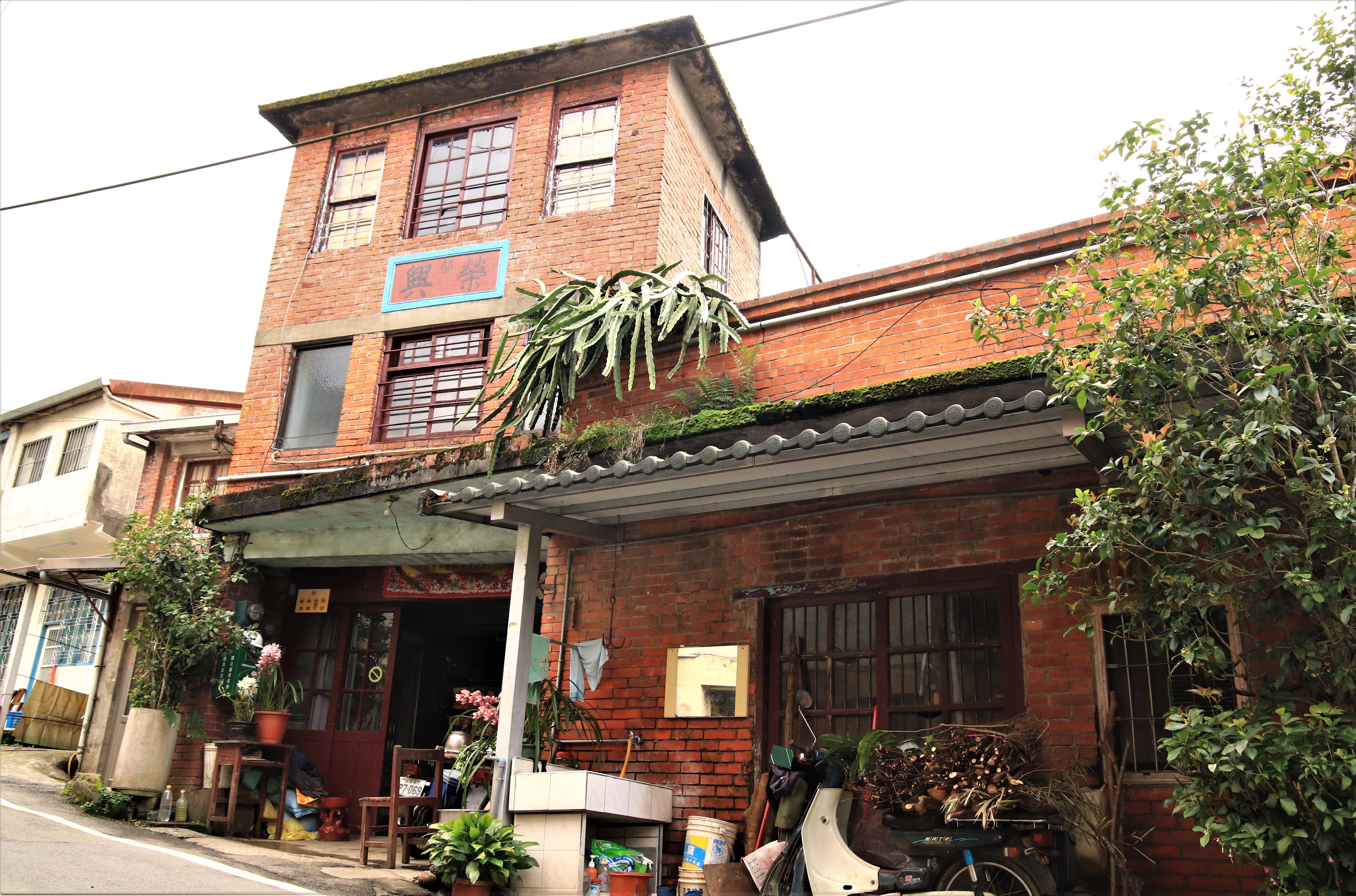 跟榮興雜貨店有關的相片，共2張