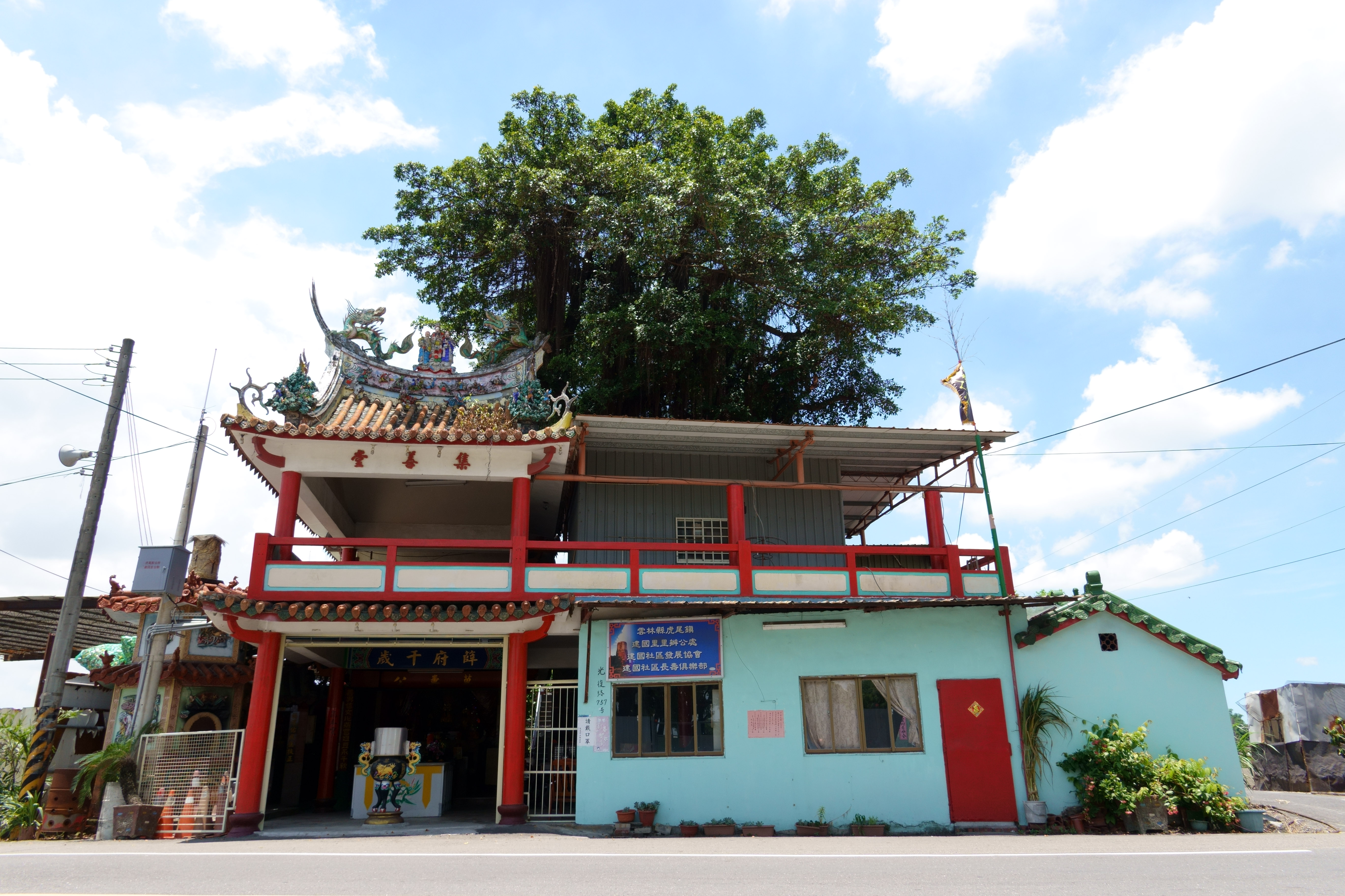 跟虎尾集善堂有關的相片,共3張