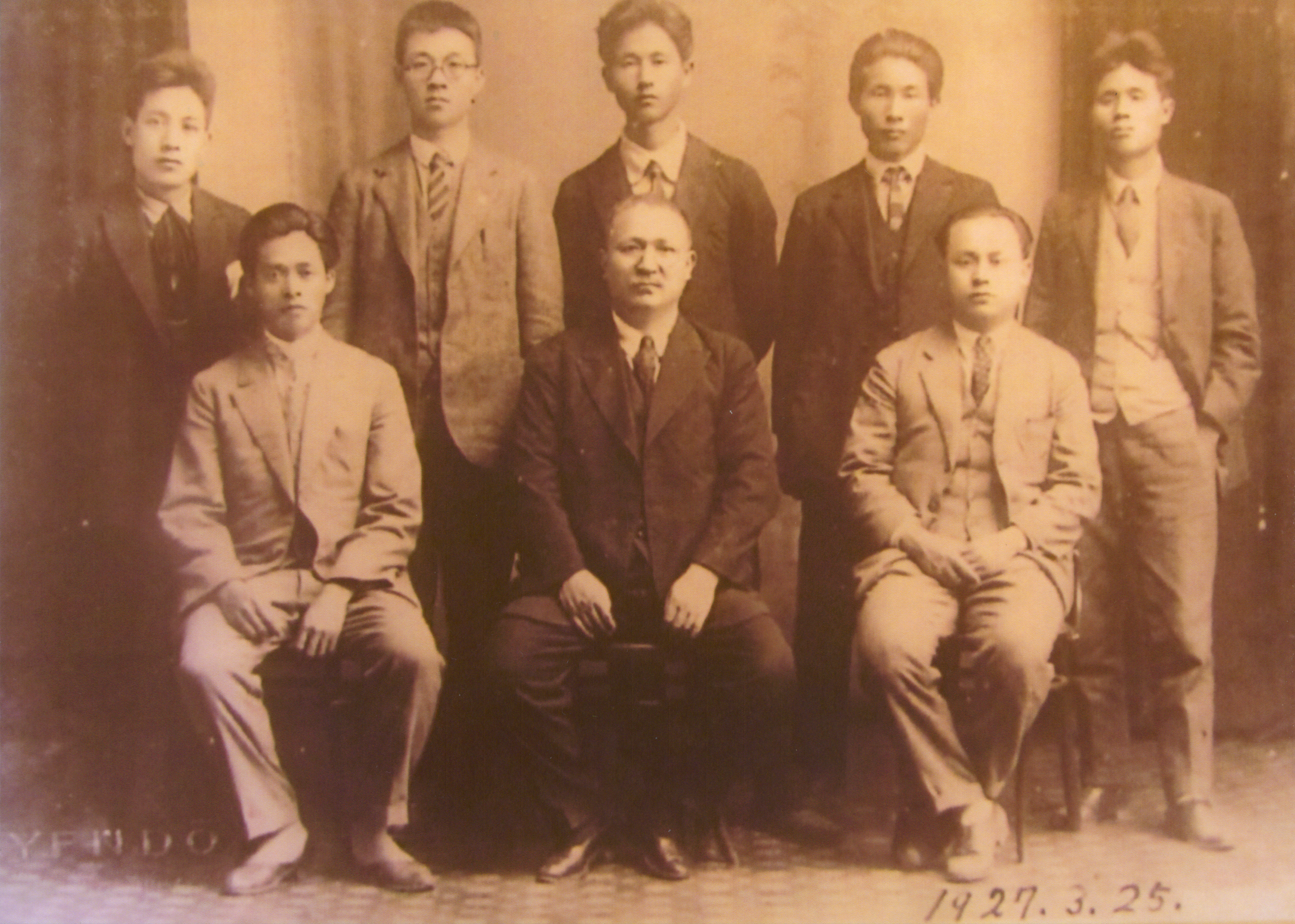 二林蔗農事件二審公判辯護律師與相關人員於臺北高等法院合影