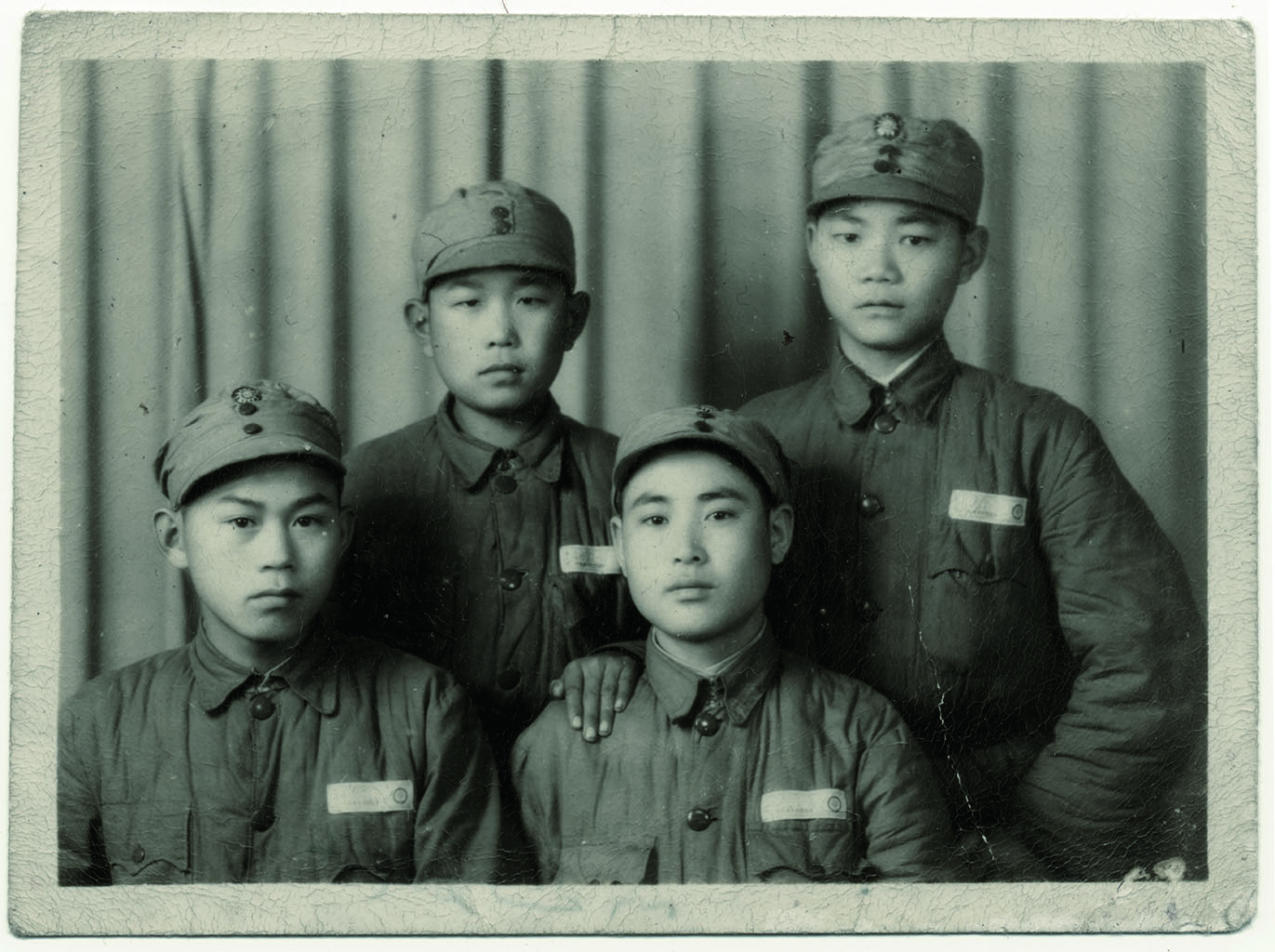 聯絡班四同志於花蓮南京攝影社合影