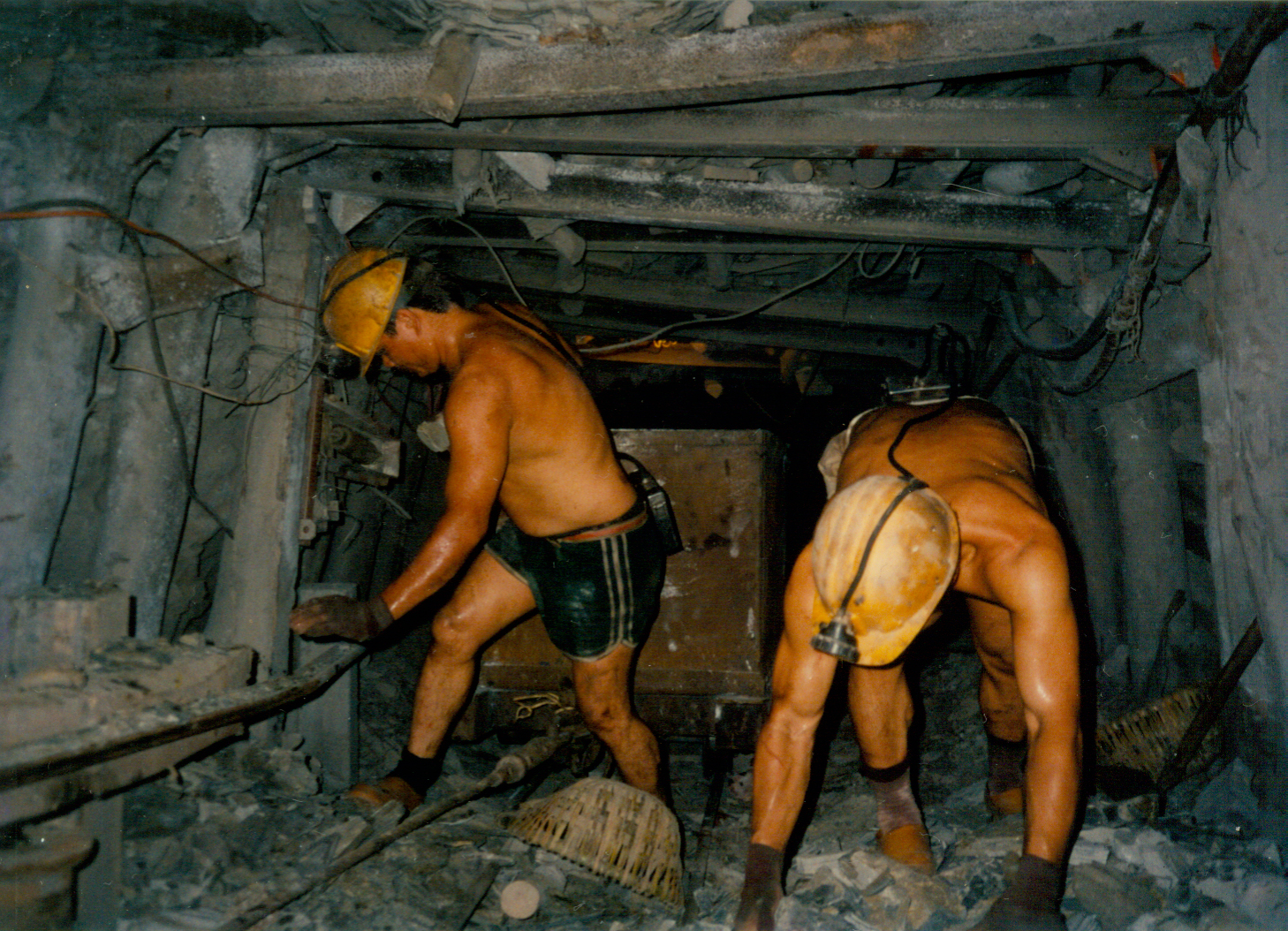 瑞三鑛業復興坑內道路改修