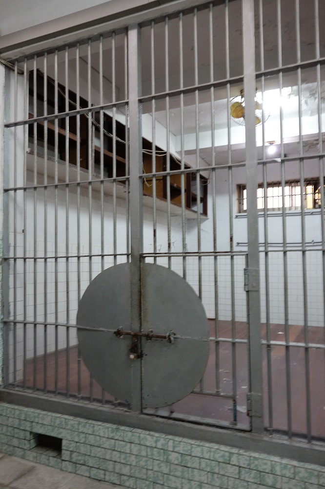 新店軍監最靠外面馬路的「信監」（現名「忠舍」）