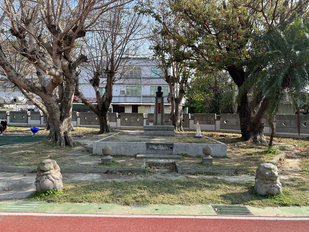 彰化原秀水庄神社左右狛犬暨秀水國民學校神社遺構