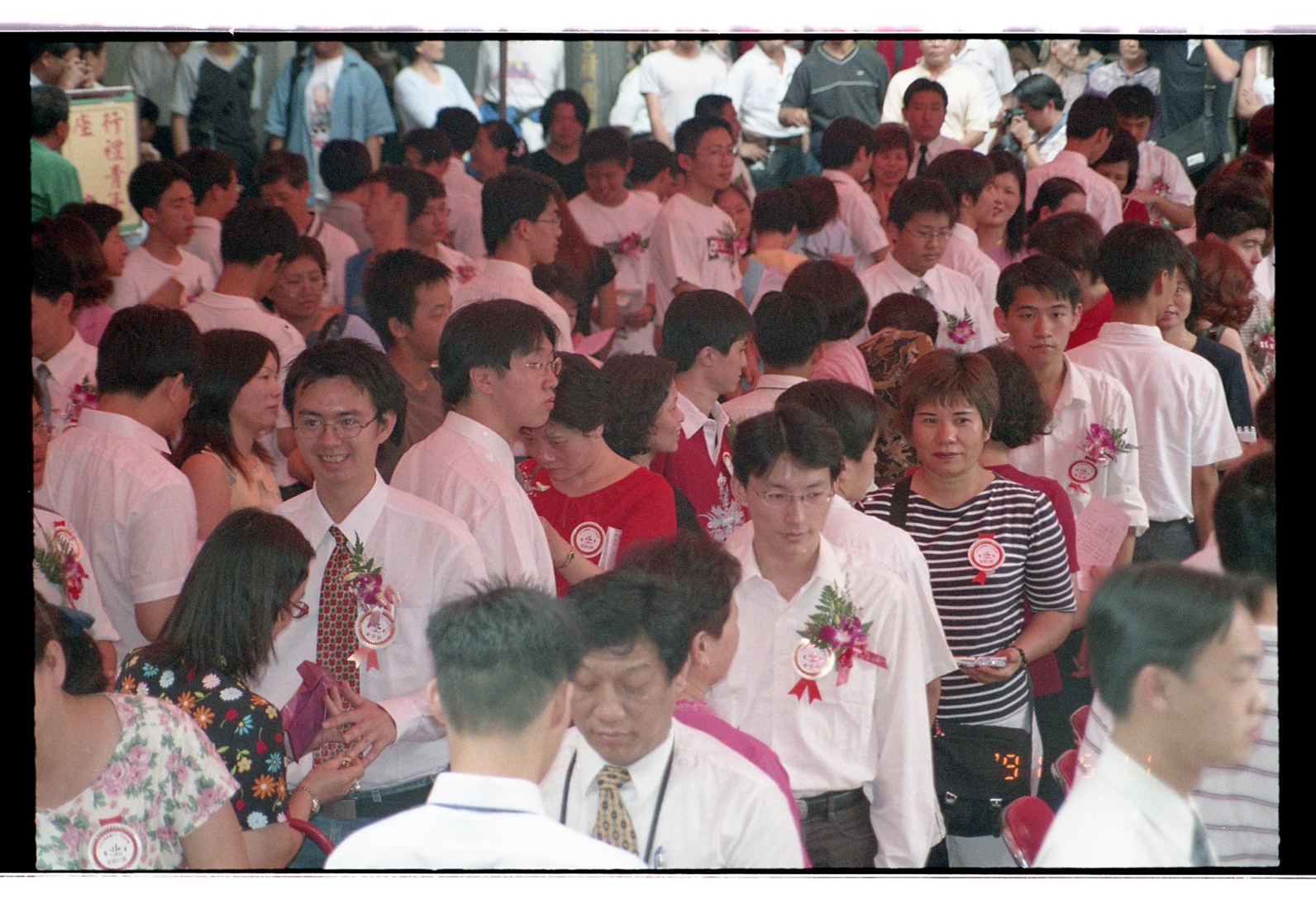 2002年成年禮：內埕坐滿參與民眾